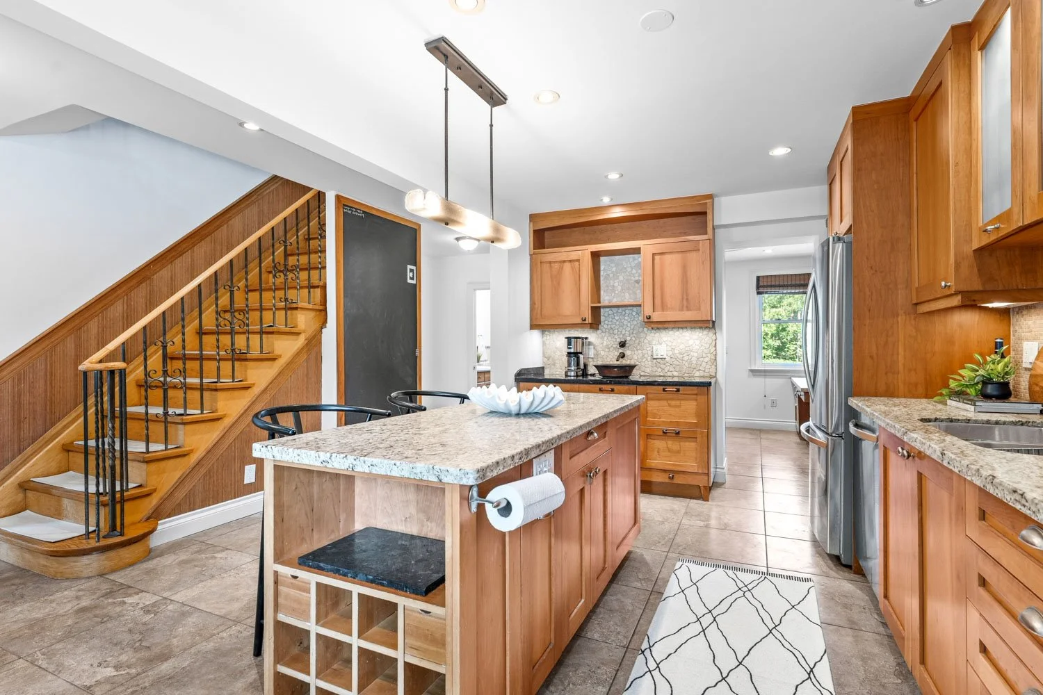 327 Bessborough_013.jpg
