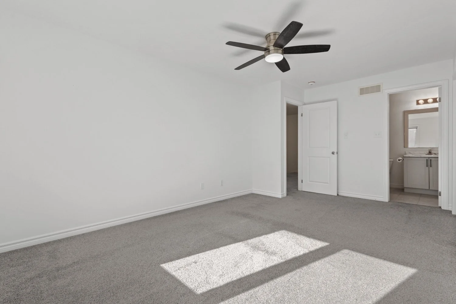 91 Woodedge circle_023.jpg