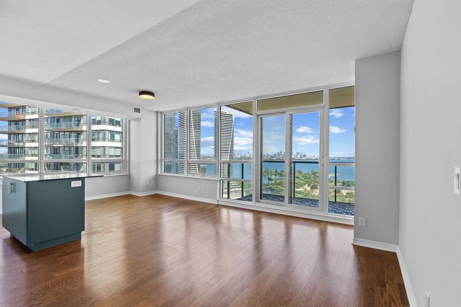 2240 Lakeshore #3006_023.jpg