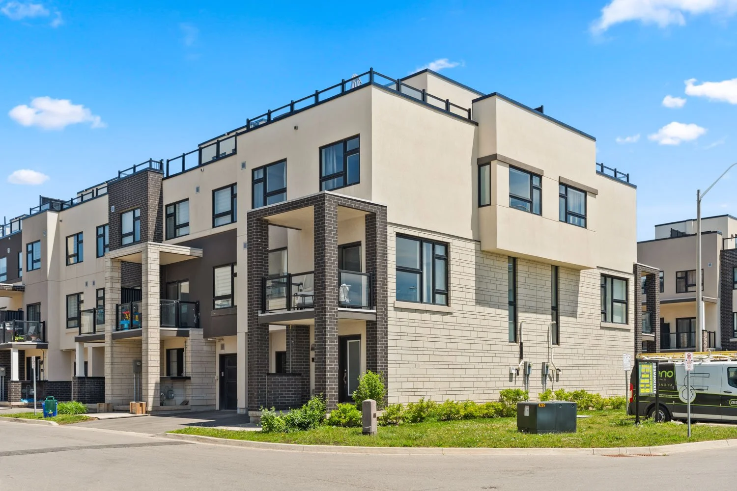 1121 Cooke Blvd_001.jpg