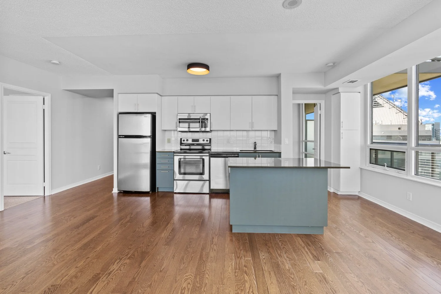 2240 Lakeshore #3006_020.jpg