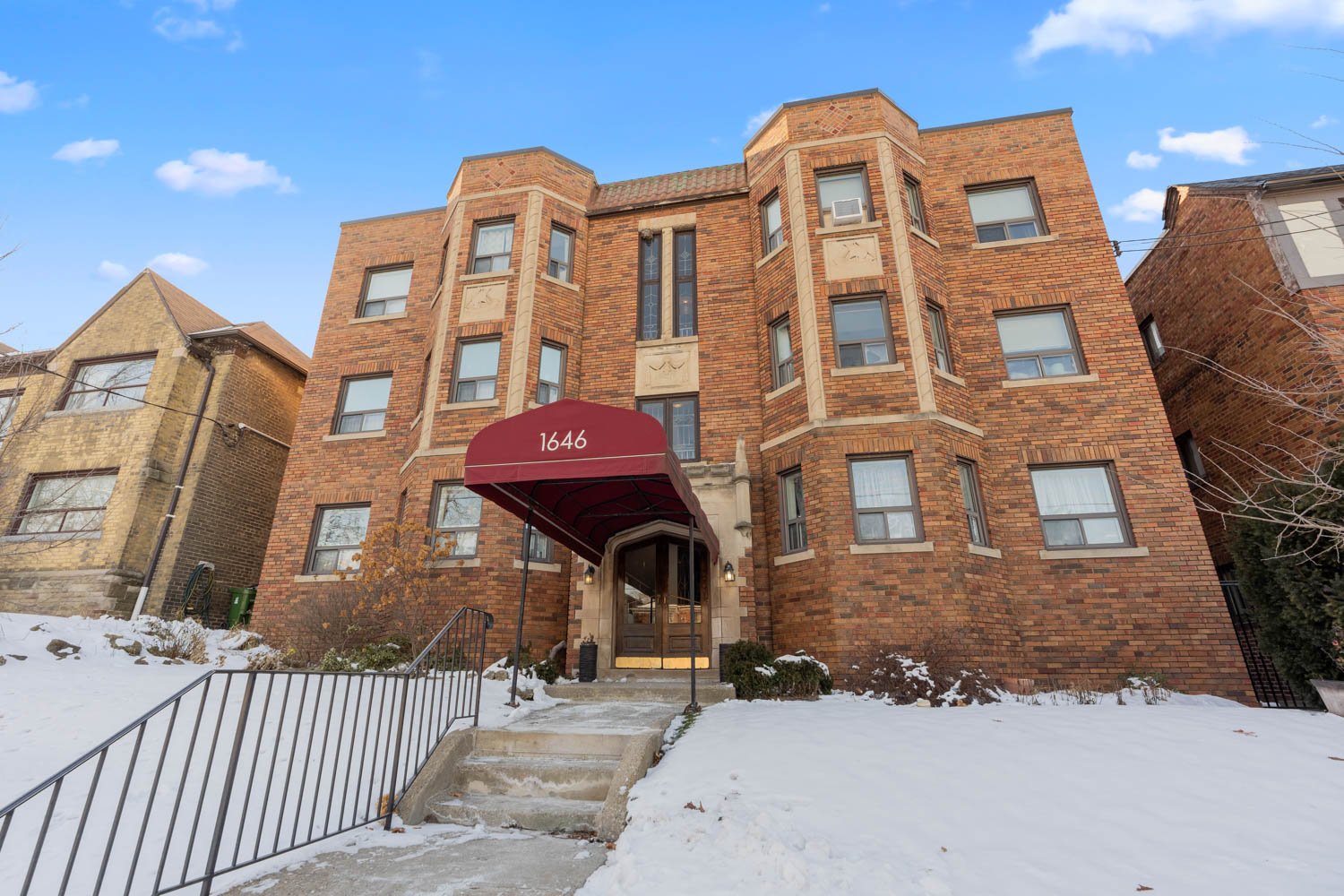 1646 Bathurst_001.jpg