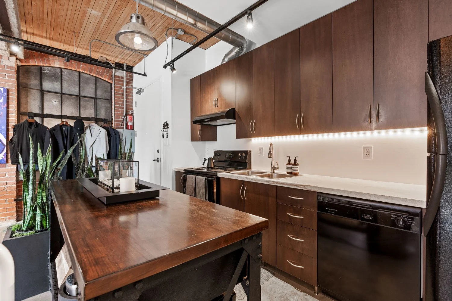 68 Broadview_020.jpg