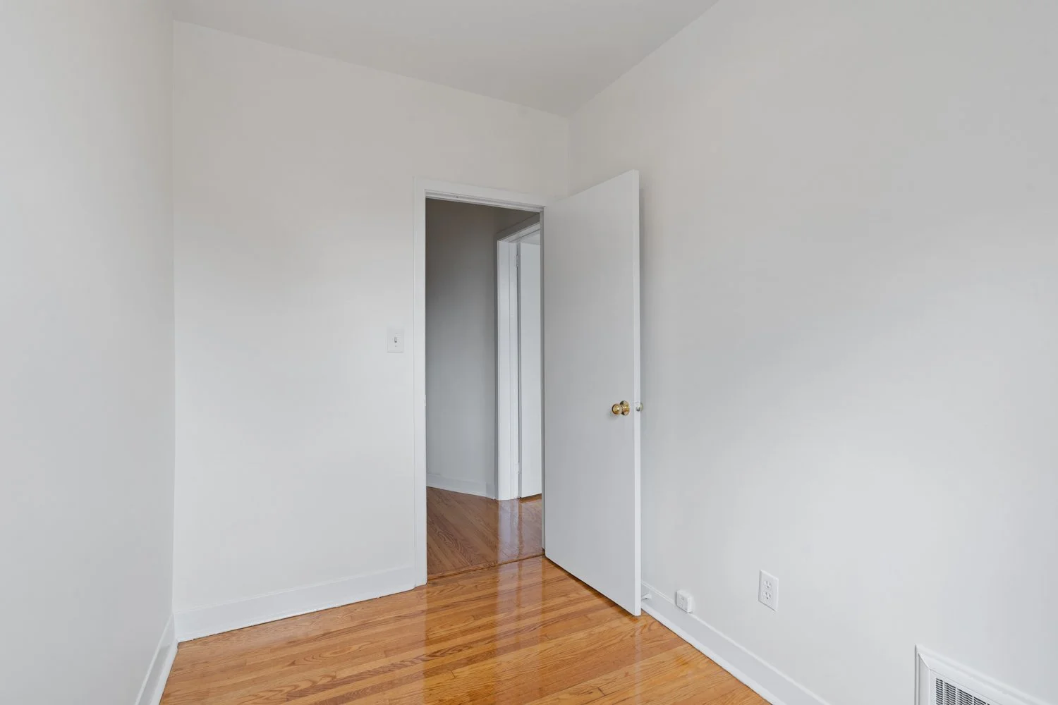 921 Lansdowne_030.jpg