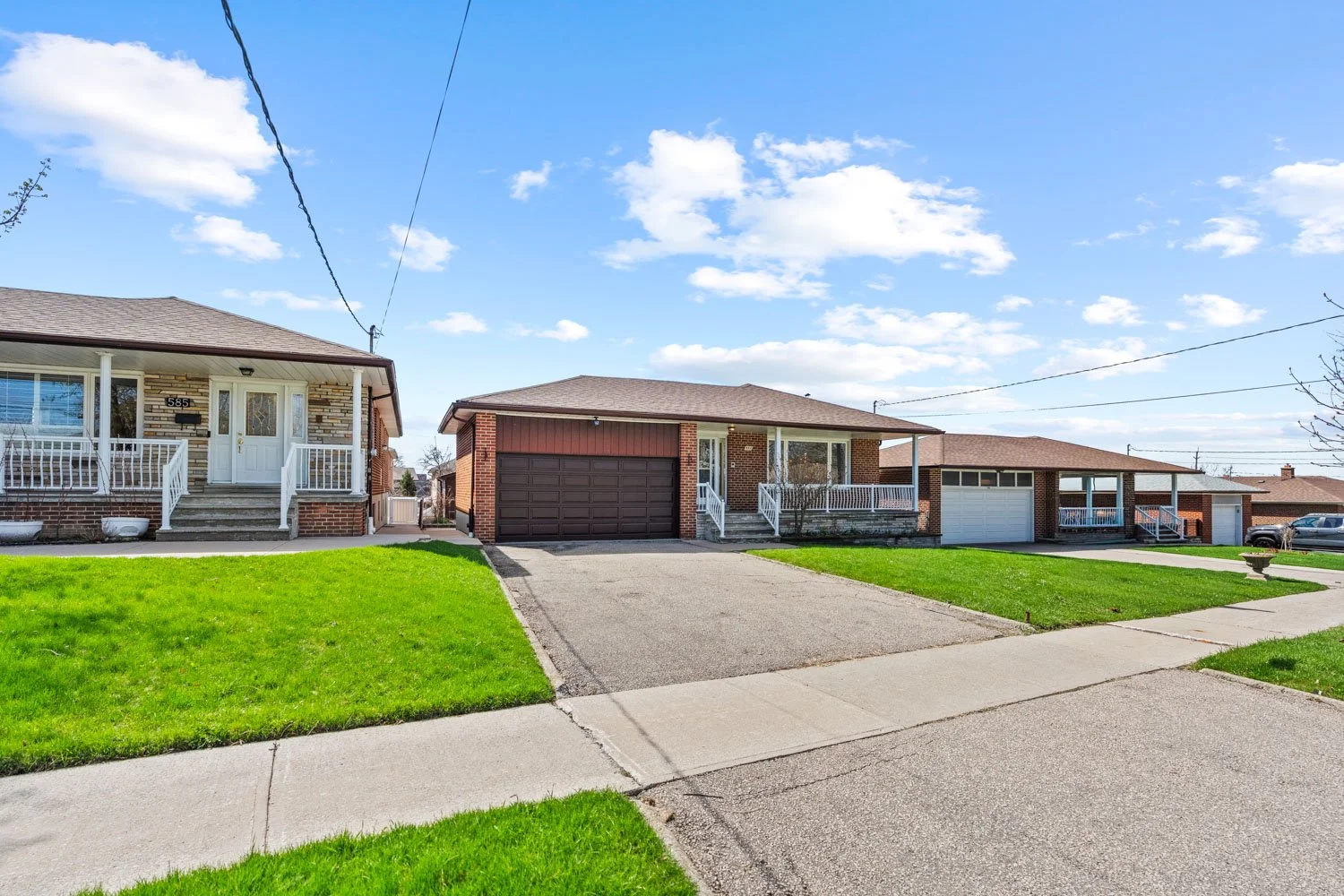 583 Queens Dr_001.jpg