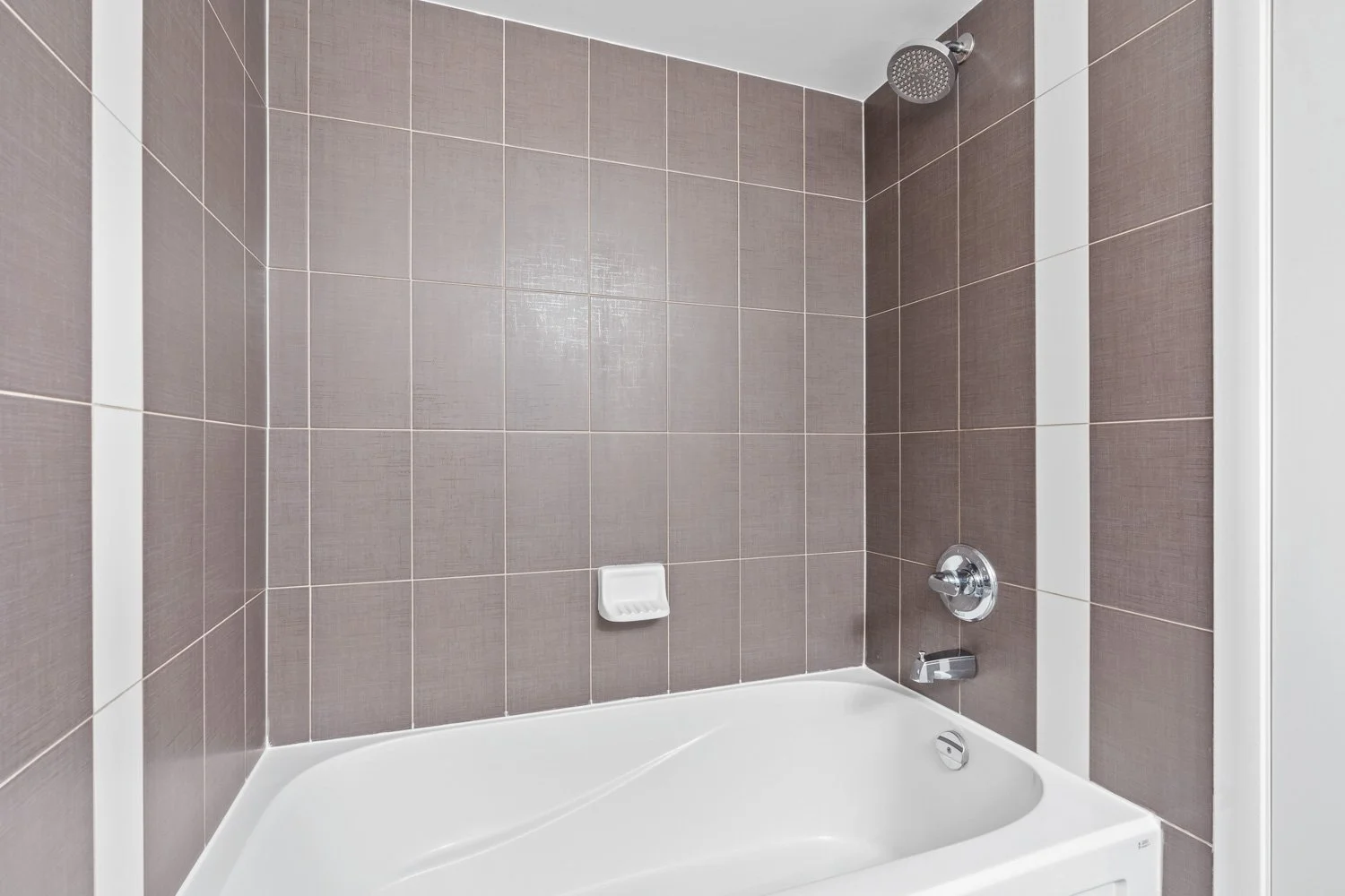 5793 Yonge_013.jpg
