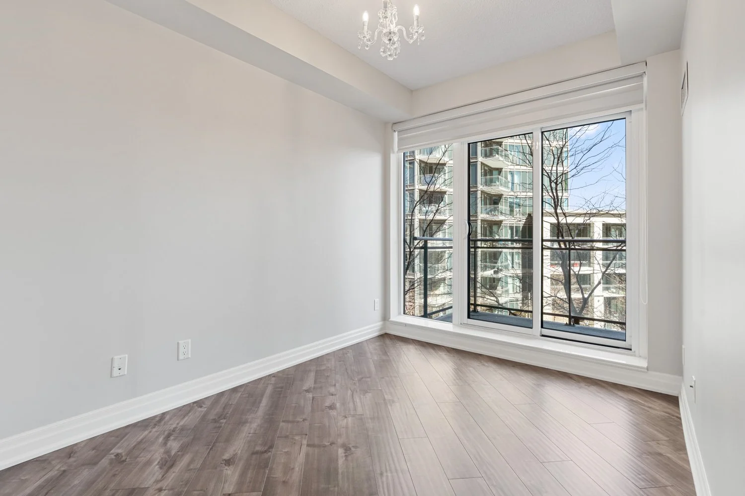 2121 Lakeshore_019.jpg