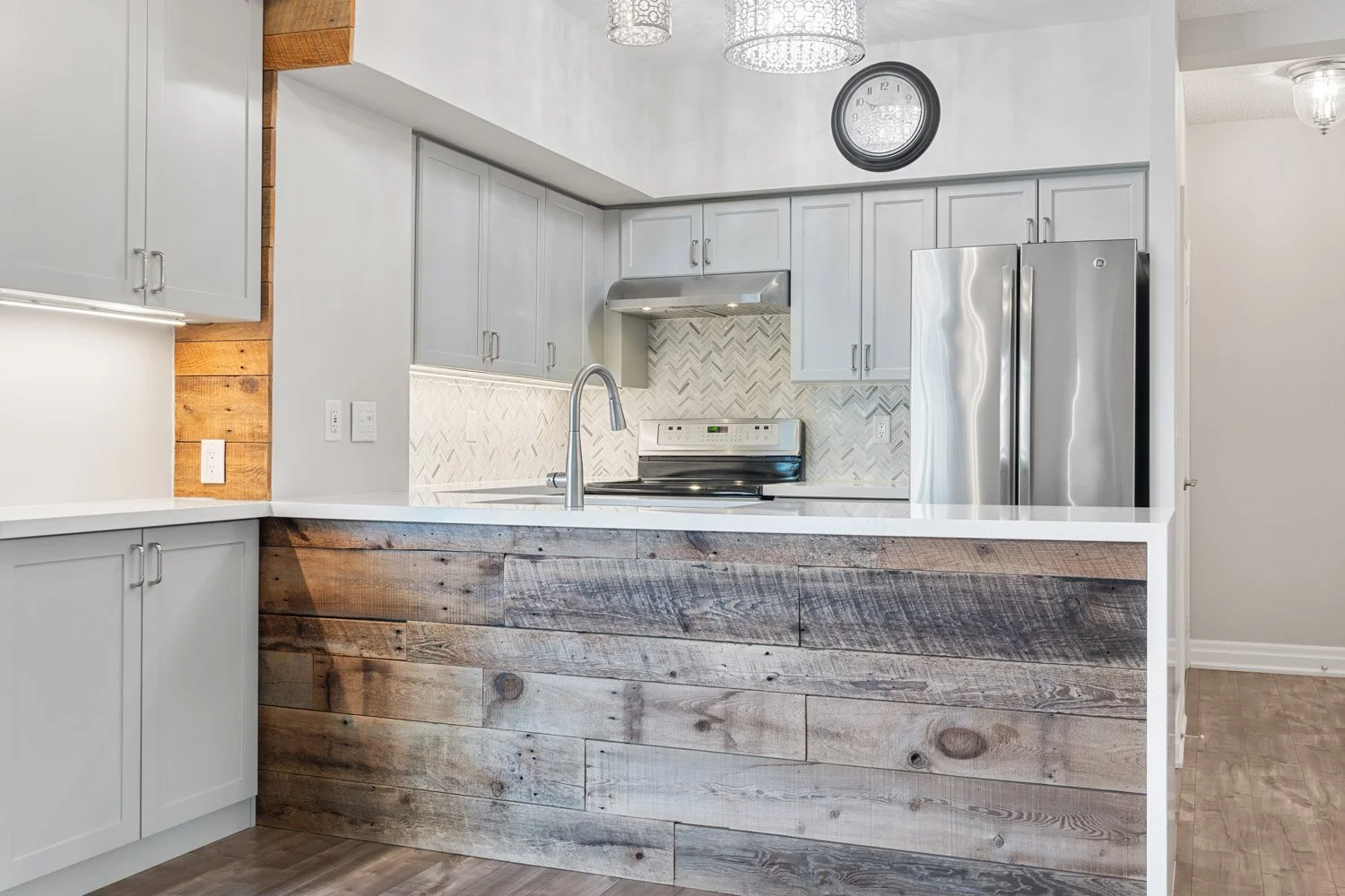 2121 Lakeshore_012.jpg