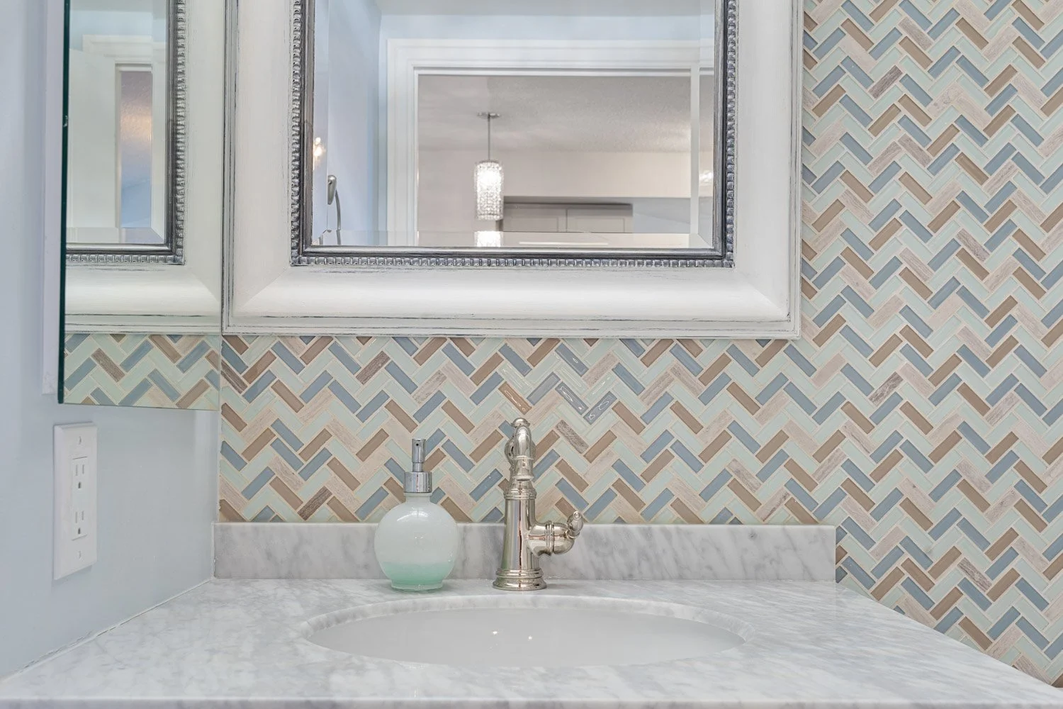 2121 Lakeshore_026.jpg