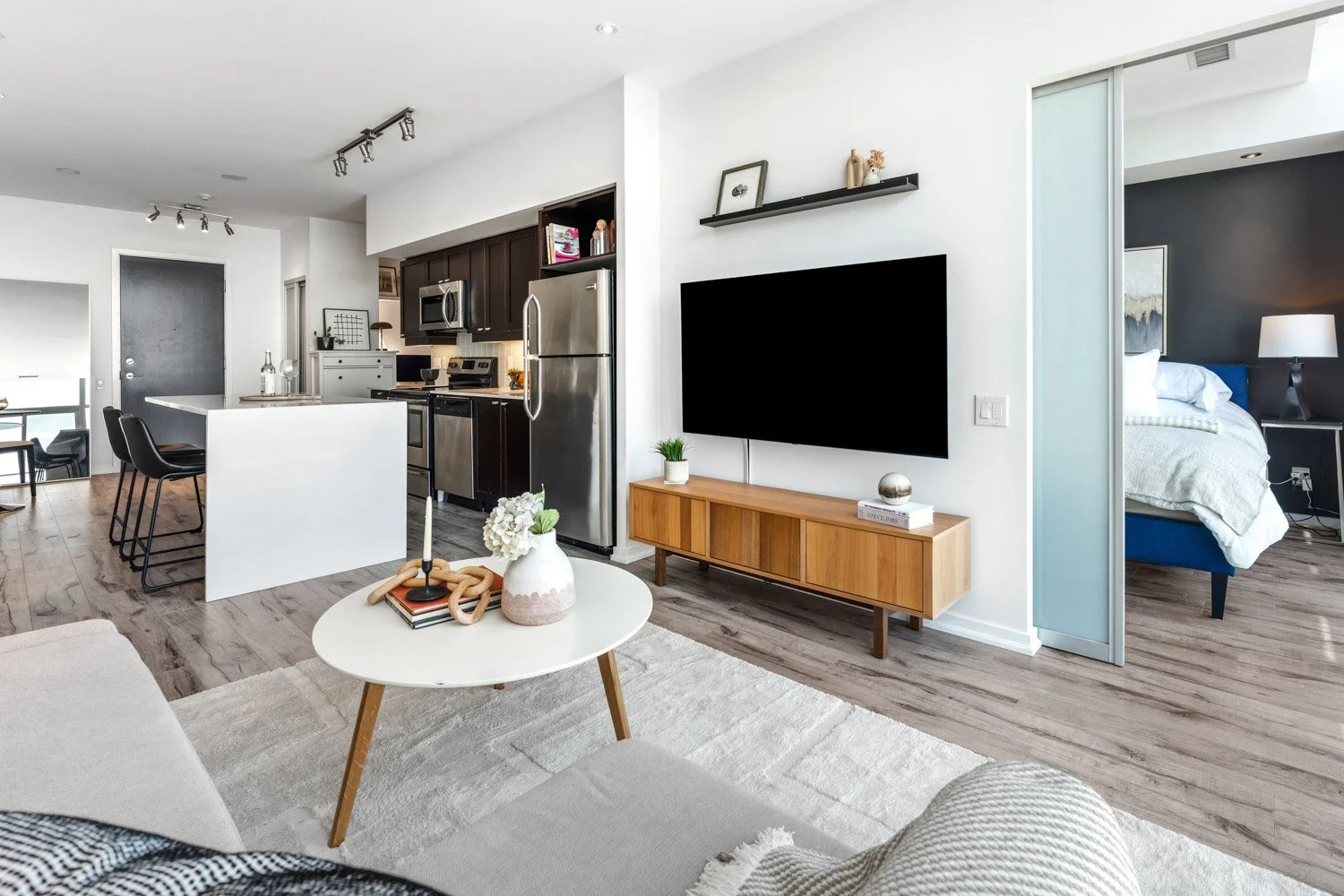 105 The Queensway_012.jpg