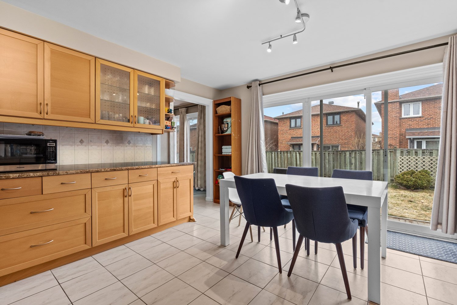 388 Brownridge_007.jpg