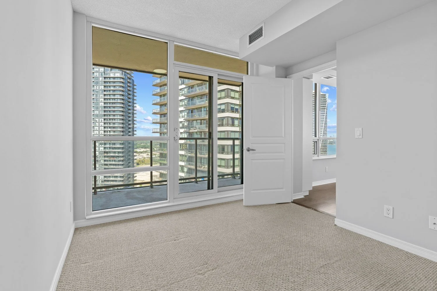 2240 Lakeshore #3006_040.jpg