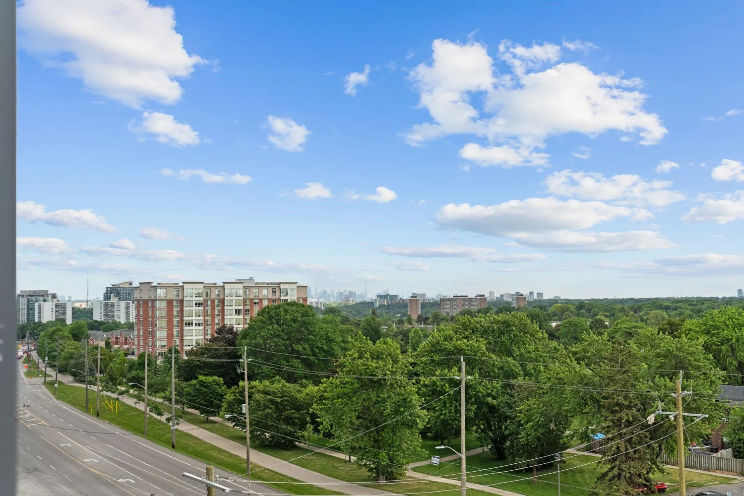 4010 Eglinton_030.jpg
