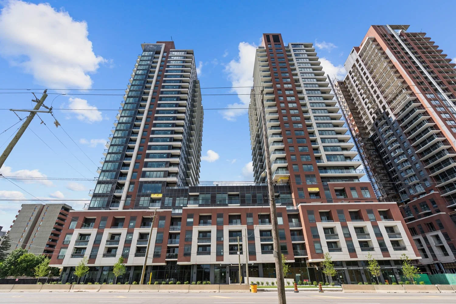 4010 Eglinton_034.jpg