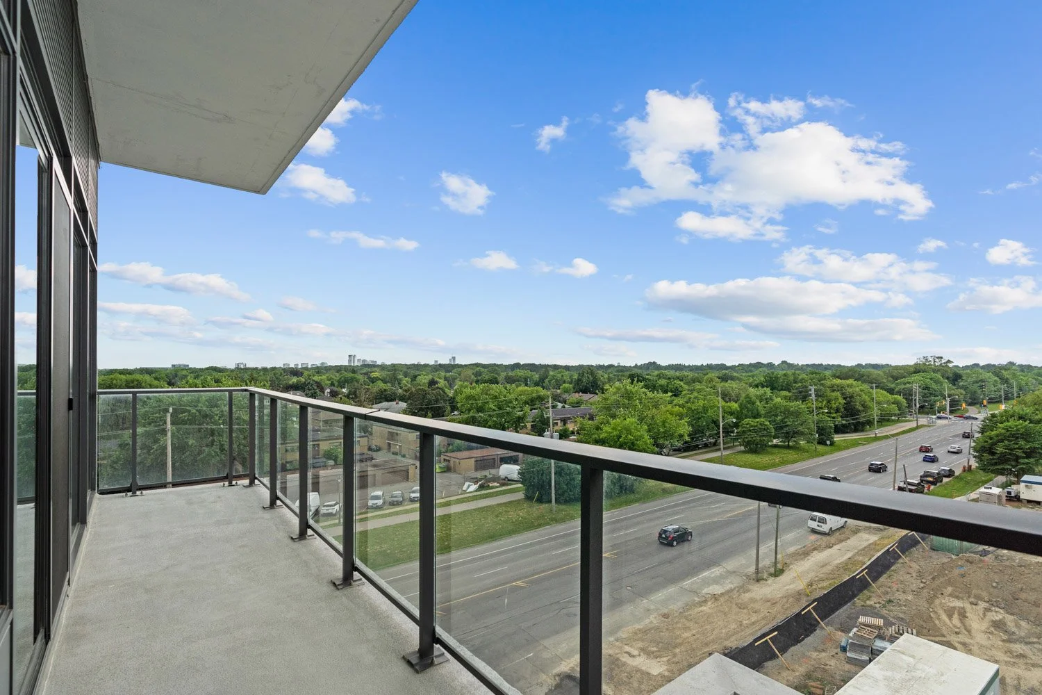 4010 Eglinton_029.jpg