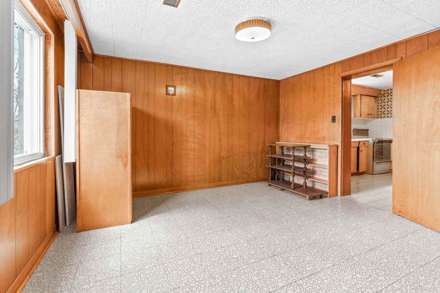 583 Queens Dr_026.jpg