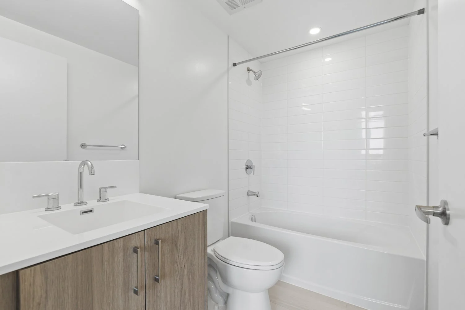 4010 Eglinton_017.jpg