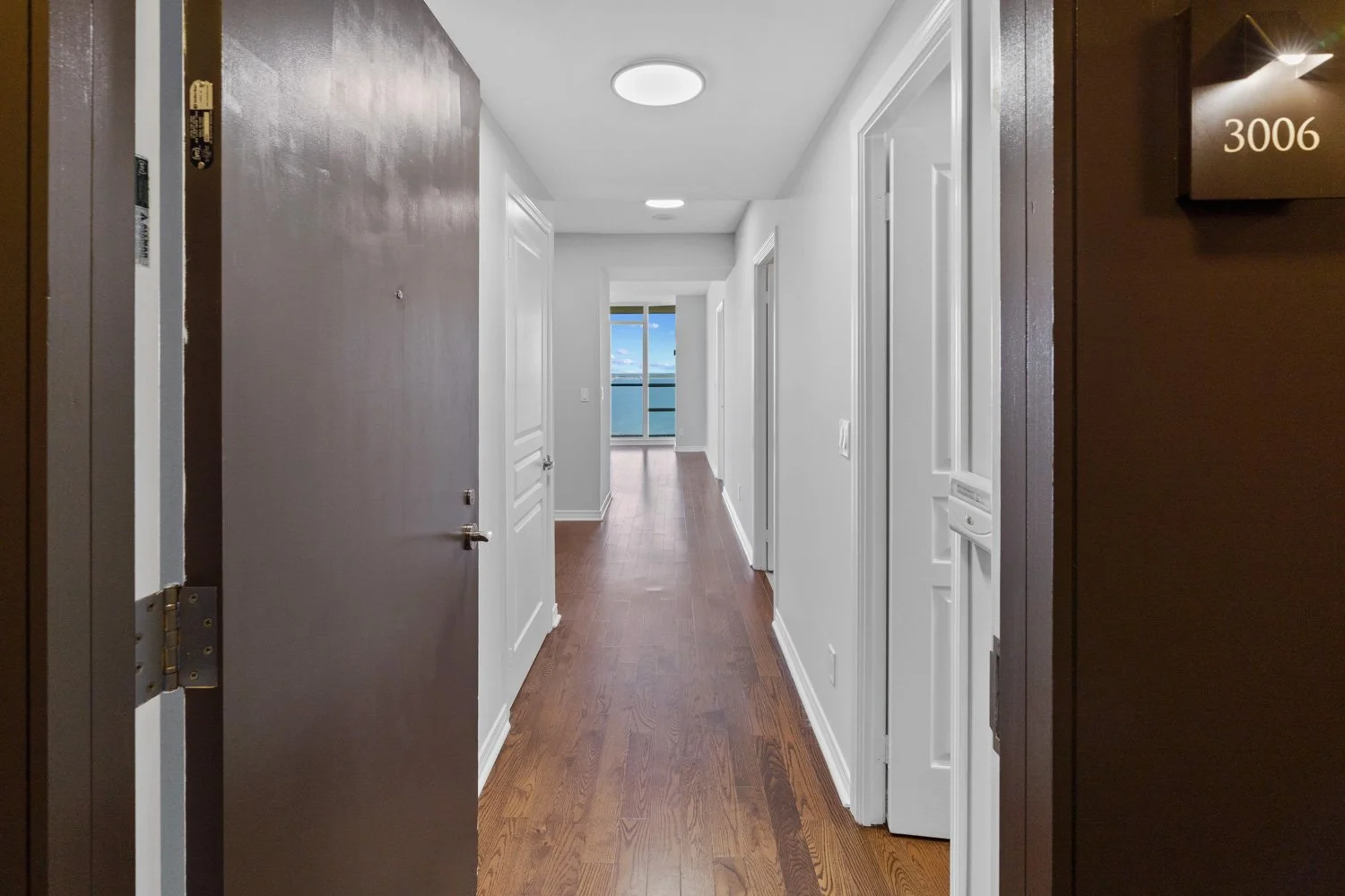 2240 Lakeshore #3006_002.jpg