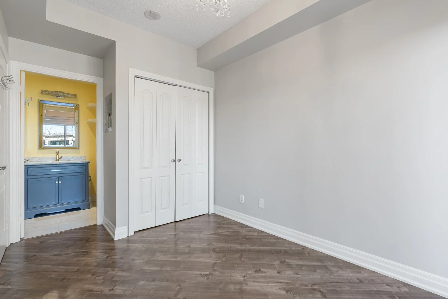 2121 Lakeshore_020.jpg