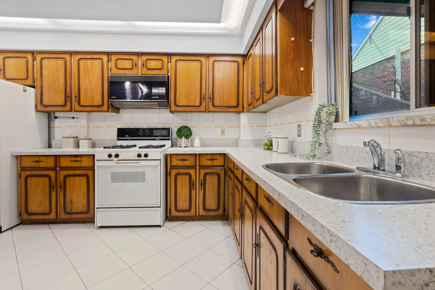 921 Lansdowne_016.jpg