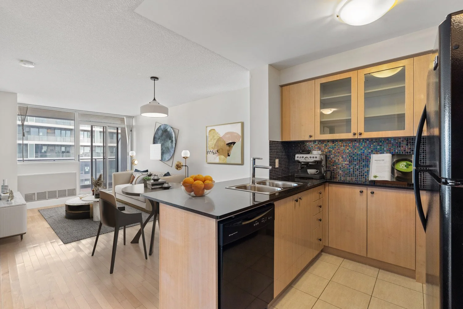 5793 Yonge_002.jpg
