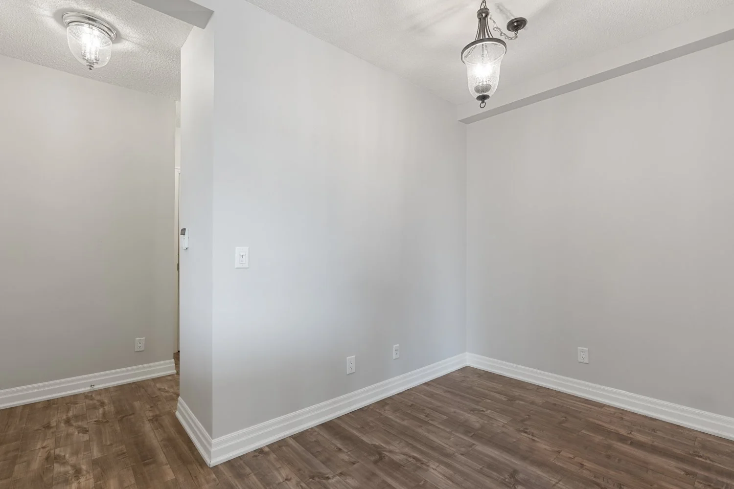 2121 Lakeshore_004.jpg