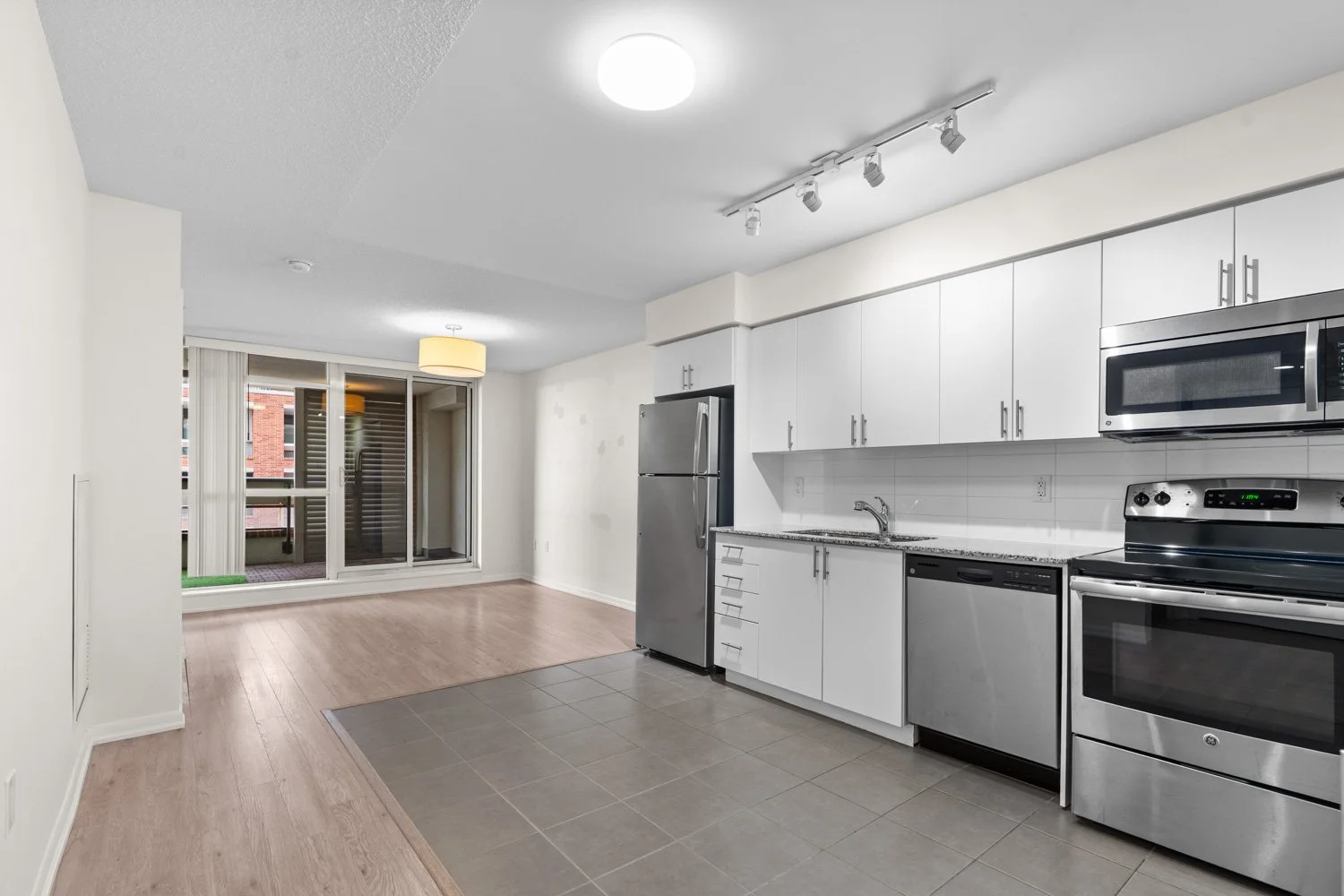 830 lawerence_018.jpg