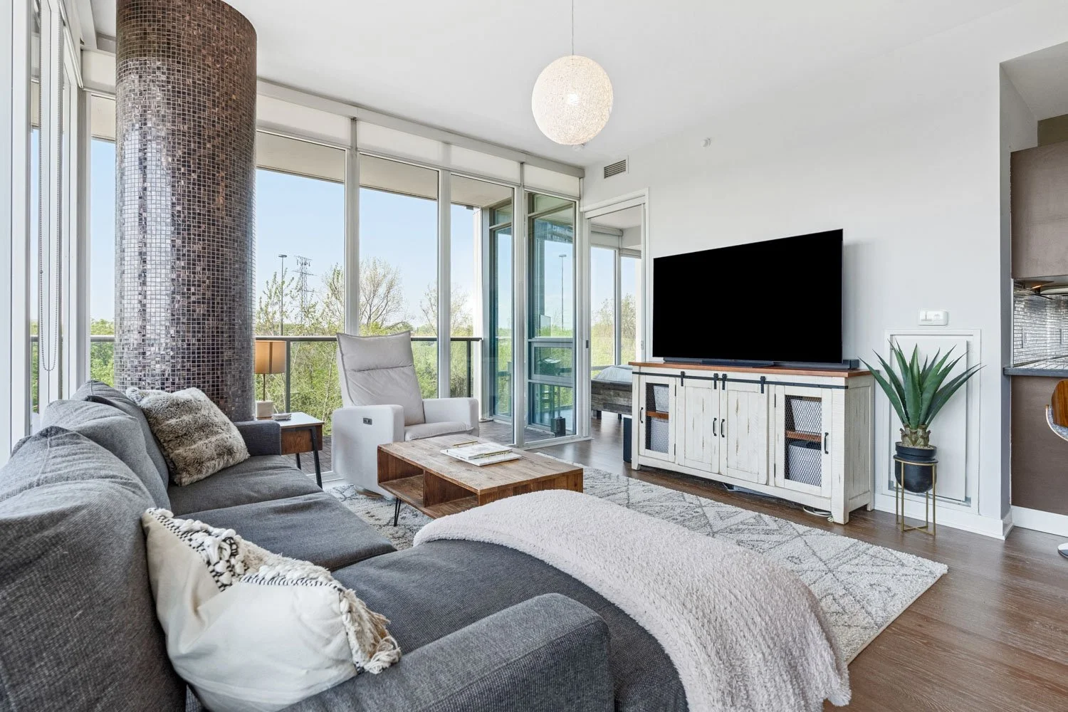 88 Parklawn_015.jpg