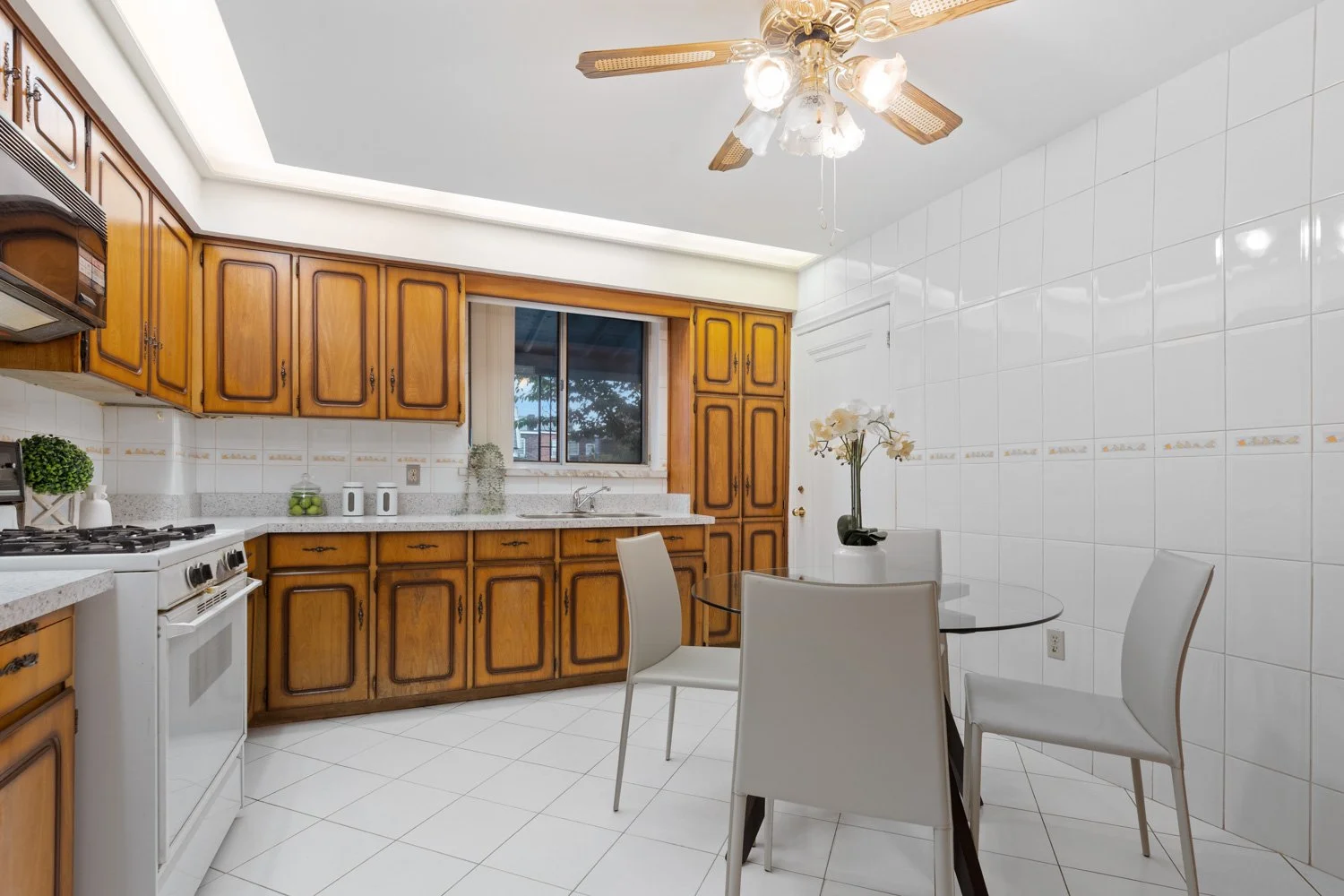 921 Lansdowne_009.jpg