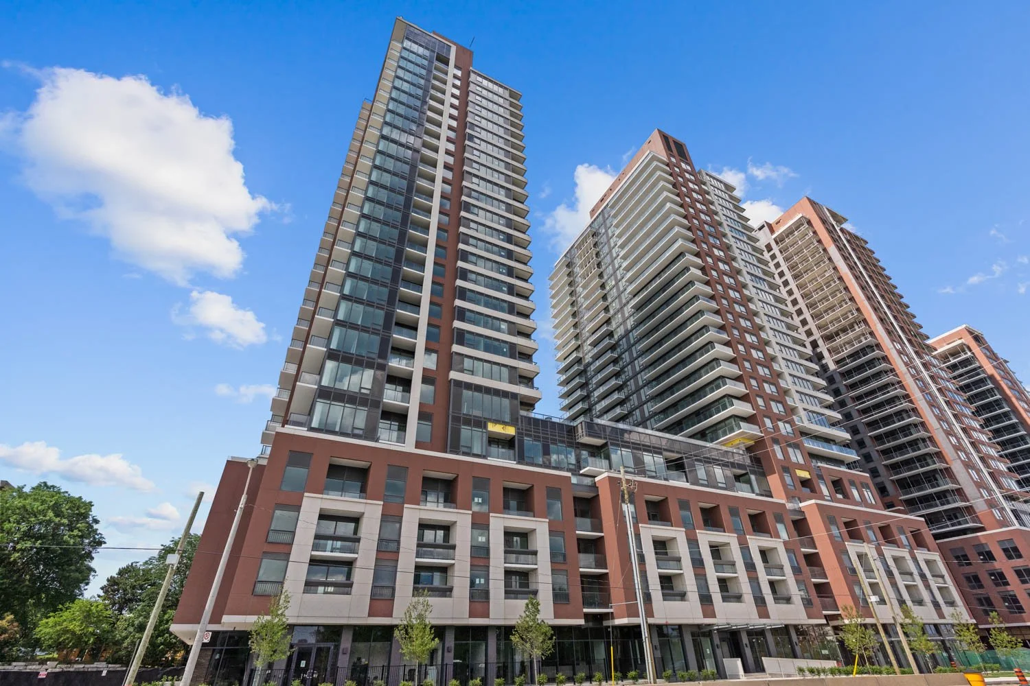 4010 Eglinton_001.jpg