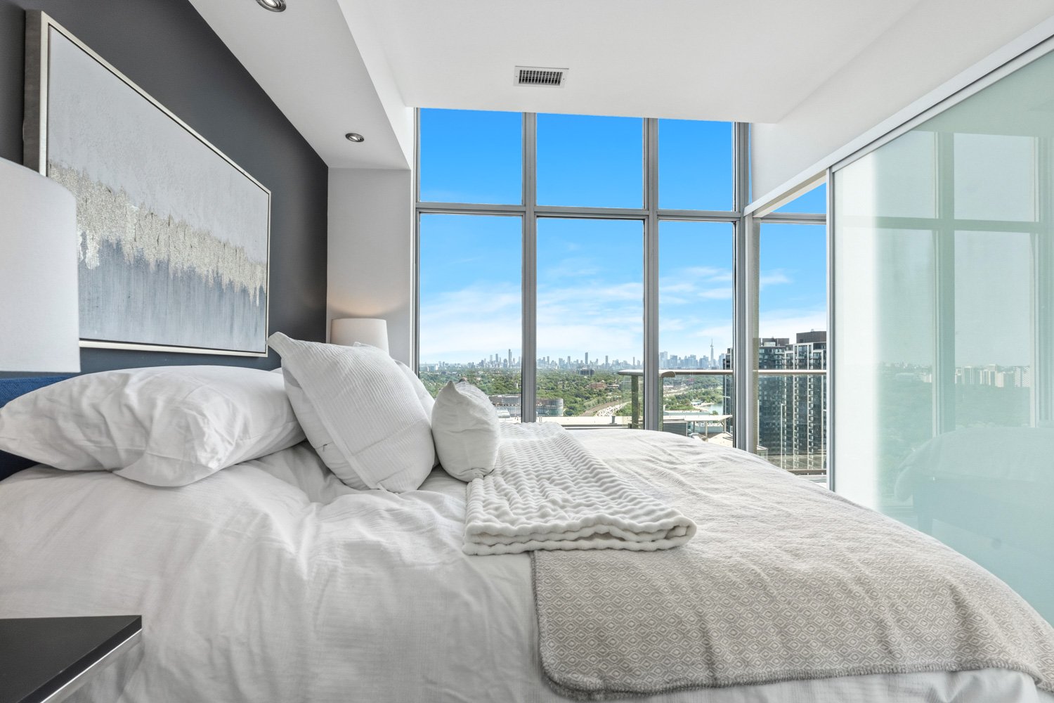 105 The Queensway_021.jpg