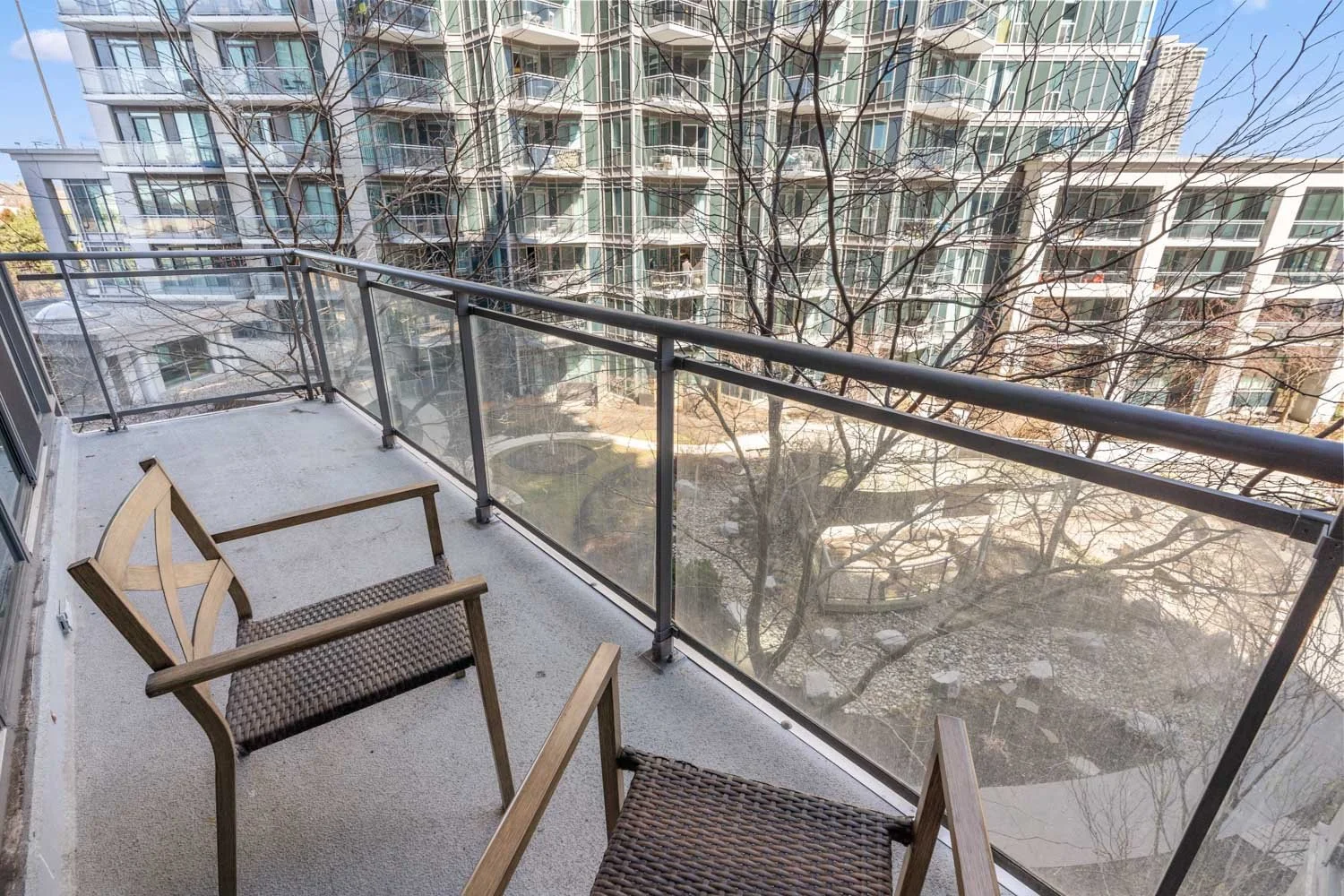 2121 Lakeshore_031.jpg