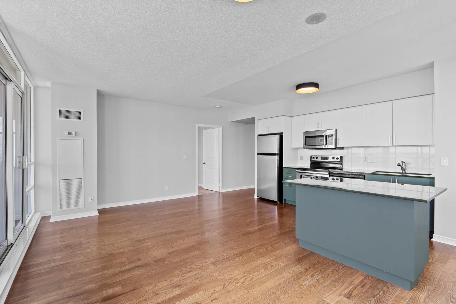 2240 Lakeshore #3006_018.jpg