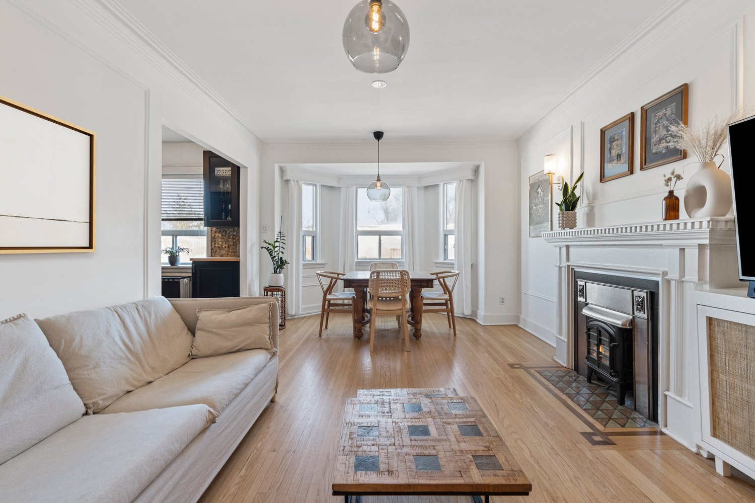 1646 Bathurst_005.jpg