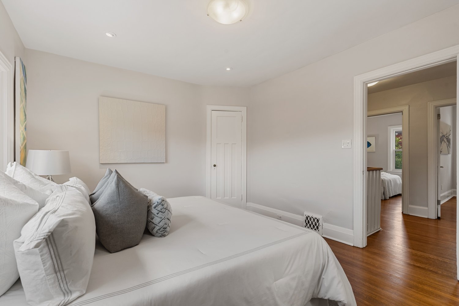 278 Montrose_026.jpg