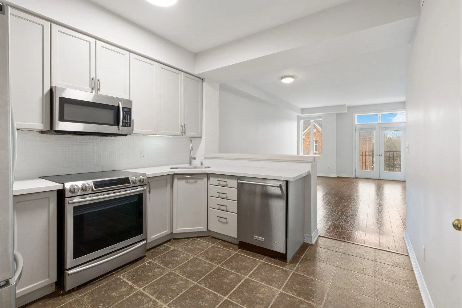 3531 lakeshore_002.jpg