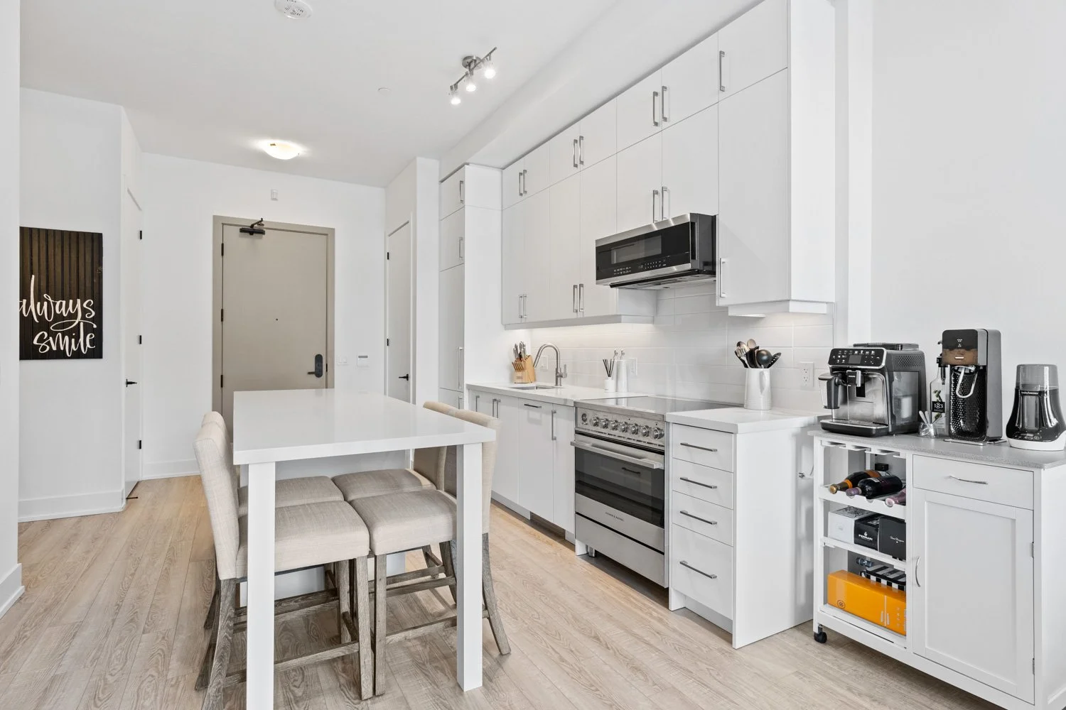 2075 King Rd_003.jpg