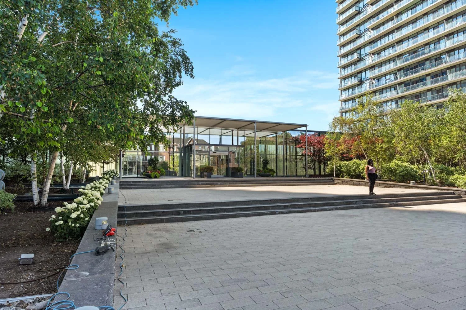 105 The Queensway_002.jpg