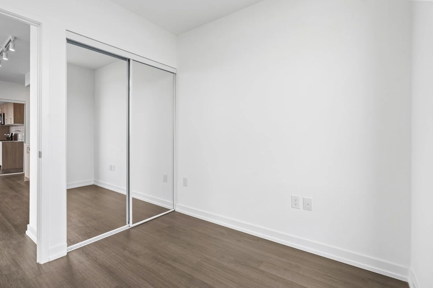 4010 Eglinton_022.jpg