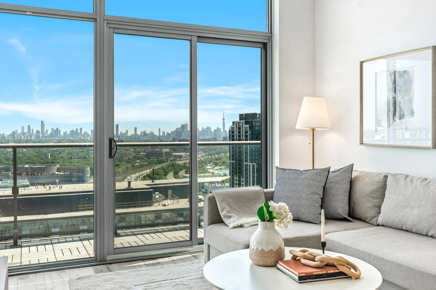 105 The Queensway_011.jpg