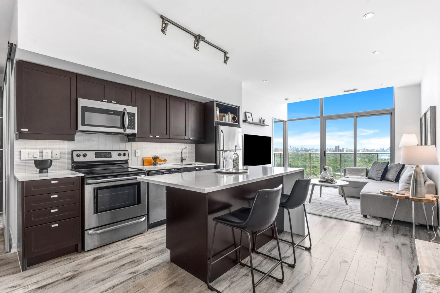 105 The Queensway_005.jpg