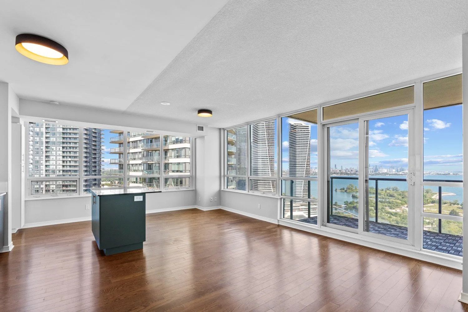 2240 Lakeshore #3006_013.jpg
