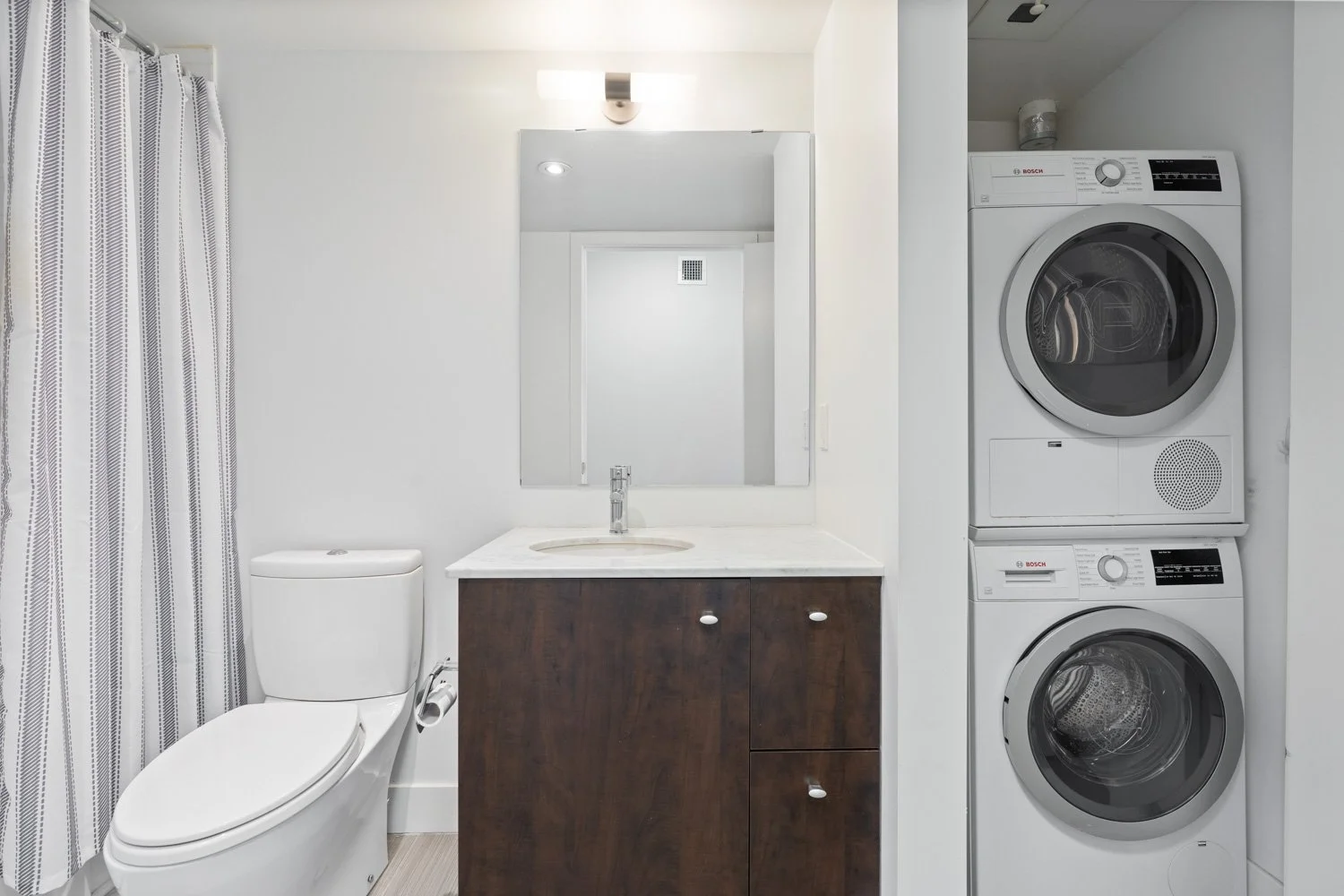 1048 Broadview_019.jpg