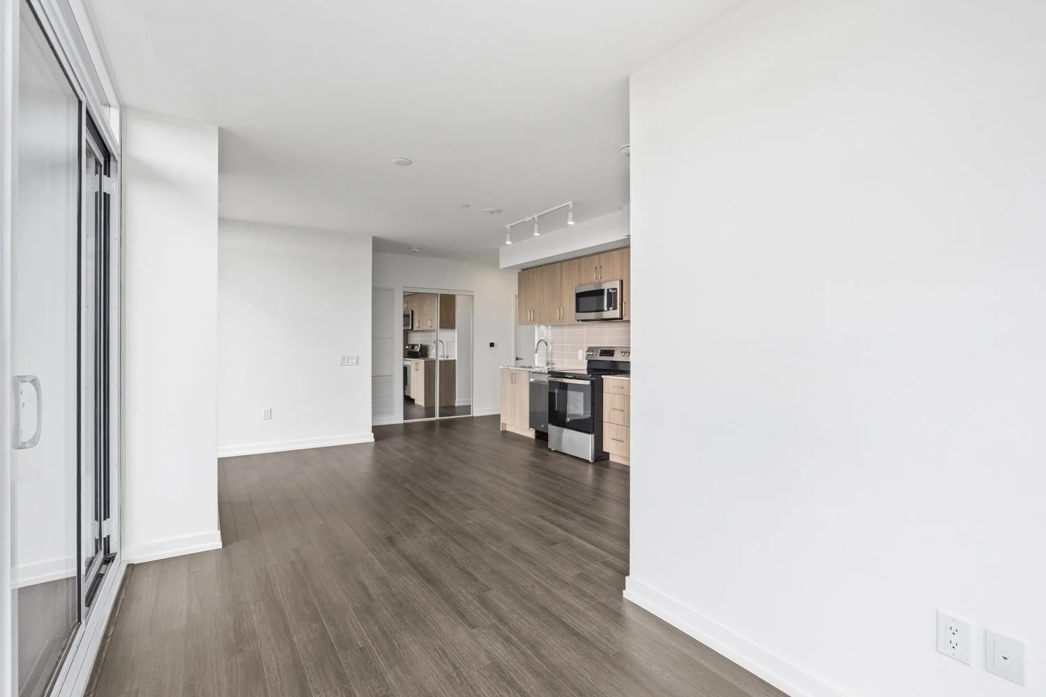 4010 Eglinton_004.jpg