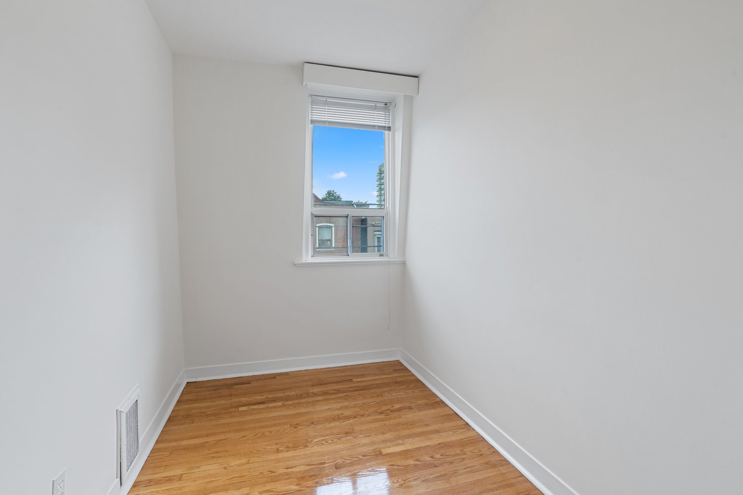 921 Lansdowne_029.jpg