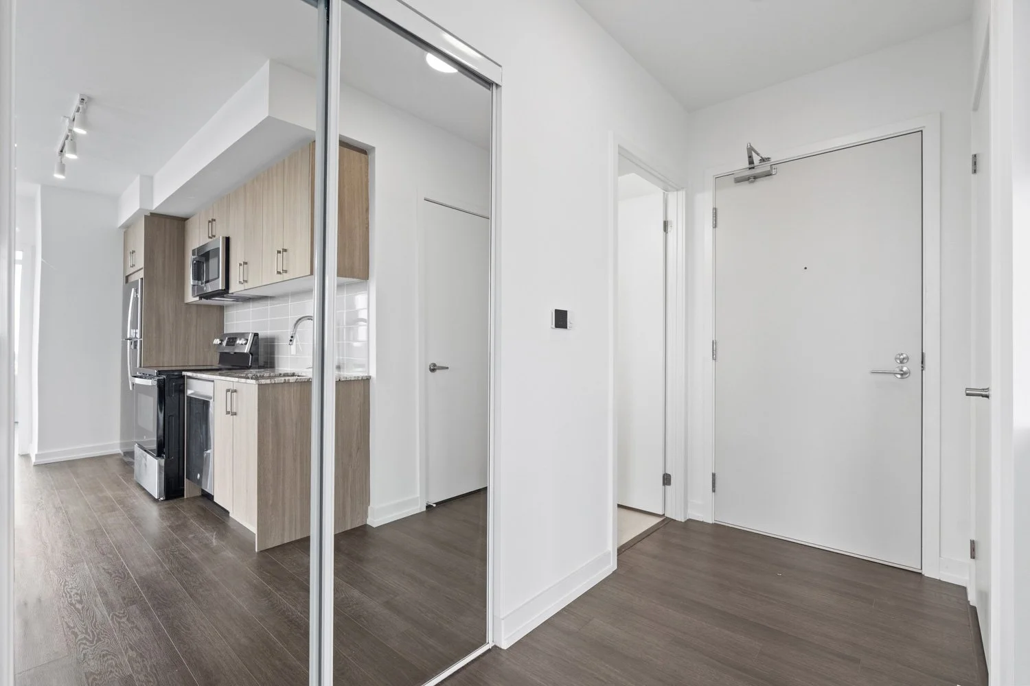 4010 Eglinton_027.jpg