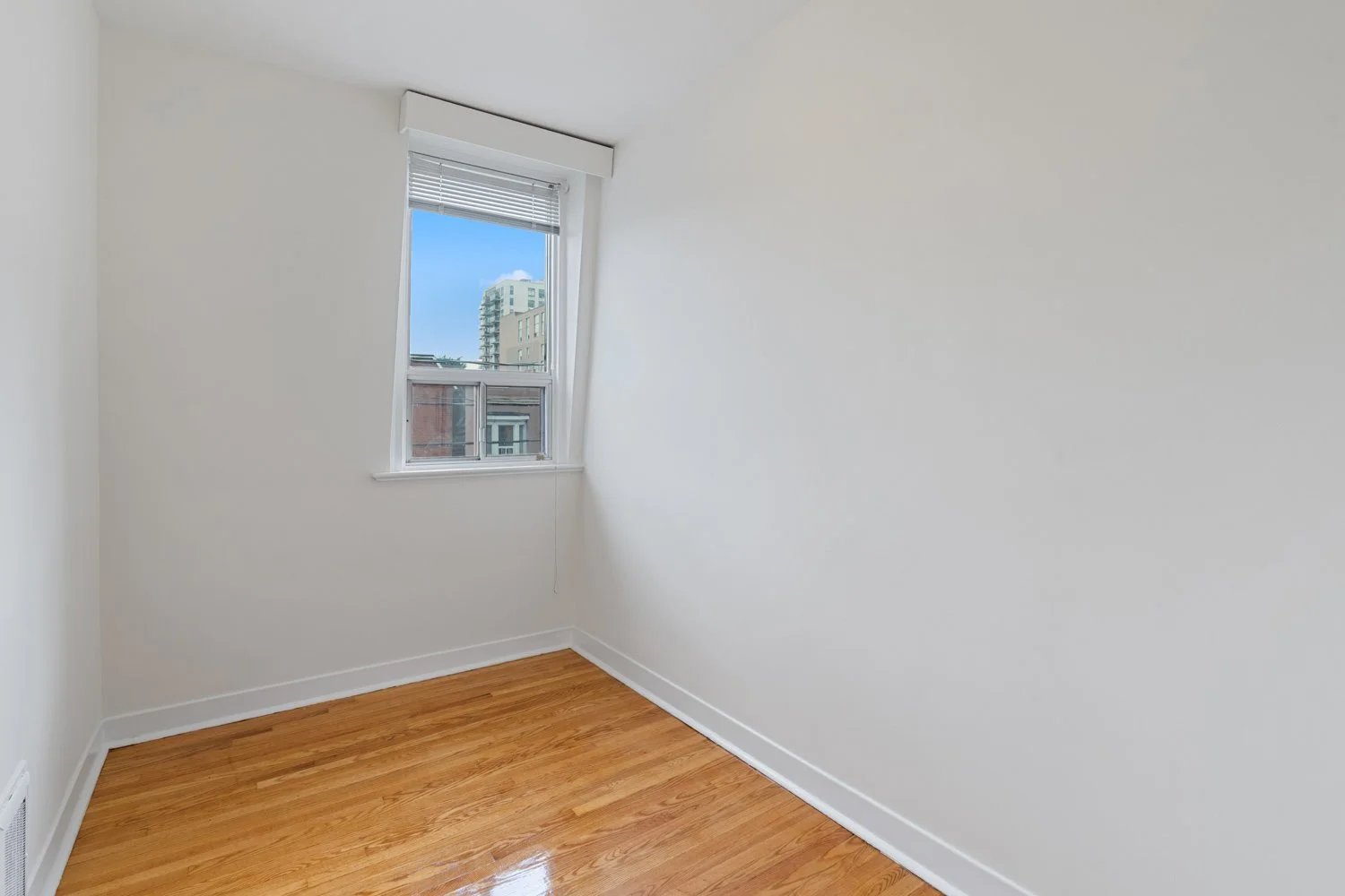 921 Lansdowne_028.jpg