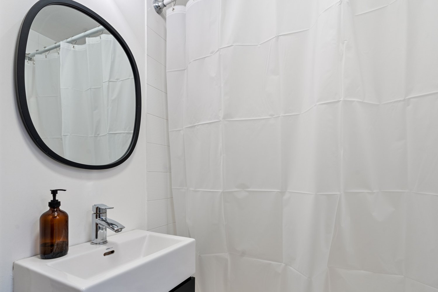 1646 Bathurst_018.jpg