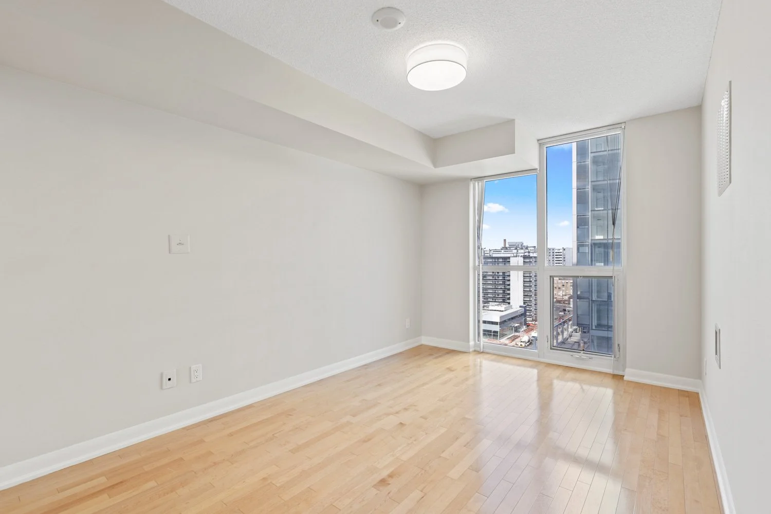 5793 Yonge_028.jpg