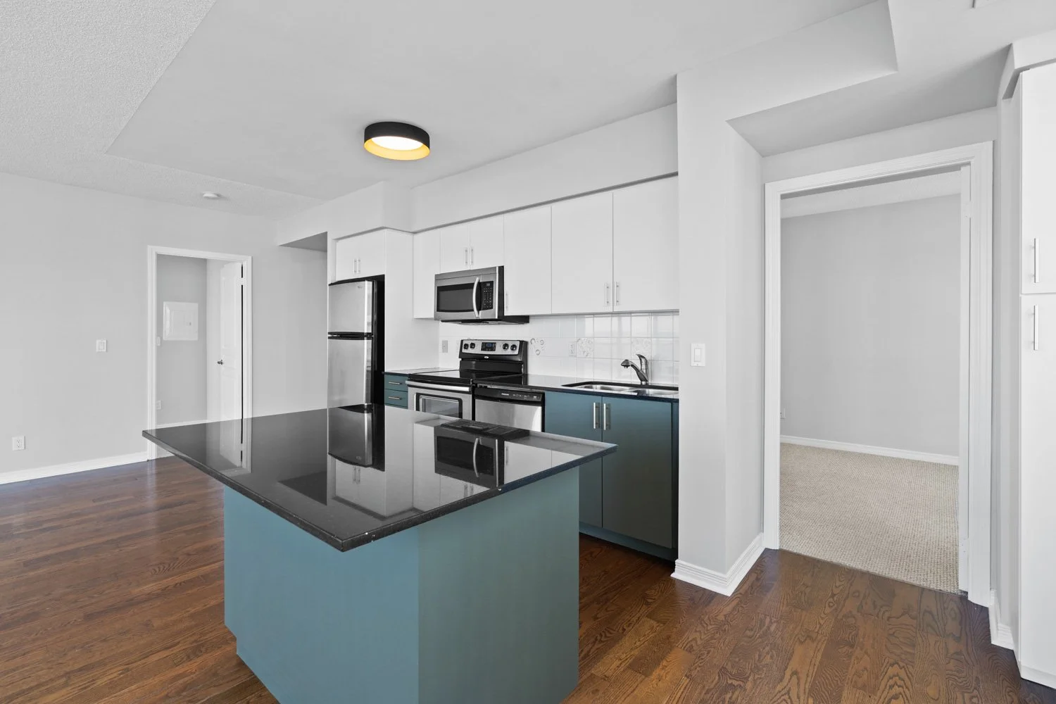 2240 Lakeshore #3006_024.jpg